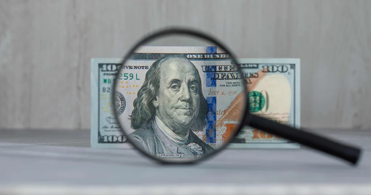 Economia dos EUA cresce, mas inflação volta a apertar o orçamento