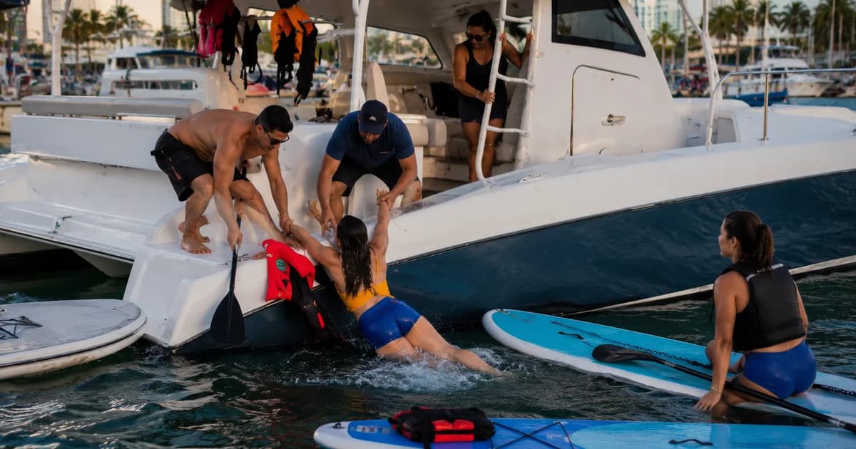 Mulher é resgatada durante passeio de paddleboard em Miami