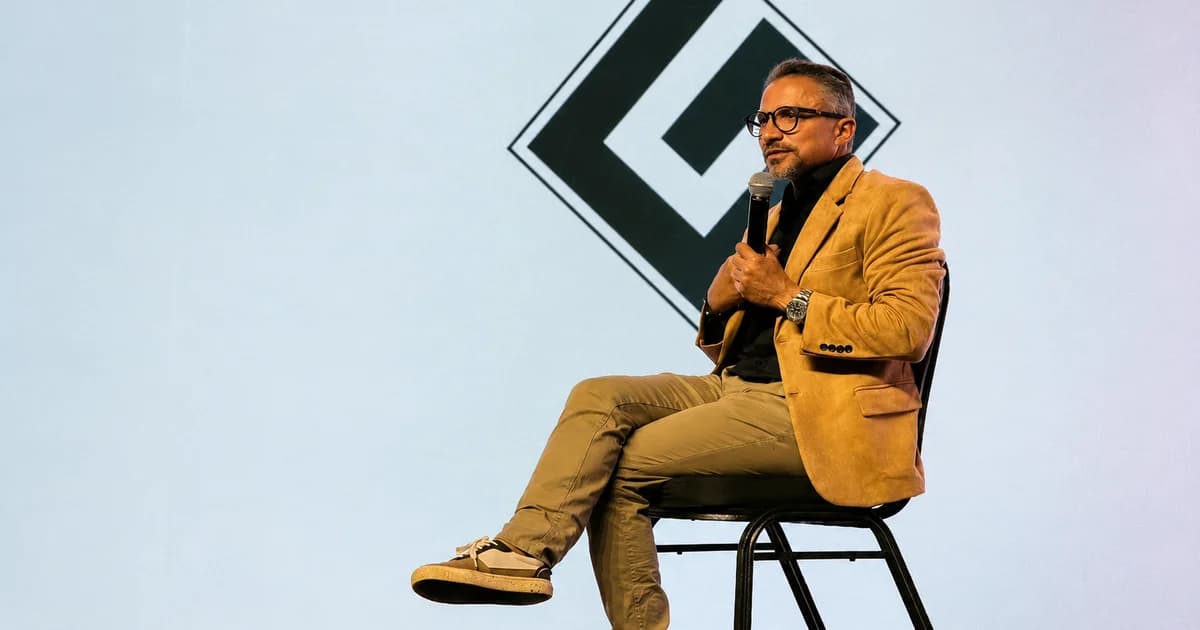 Ele saiu do Ceará sem saber inglês. Hoje lidera uma empresa que já entregou mais de 5 mil projetos nos Estados Unidos.