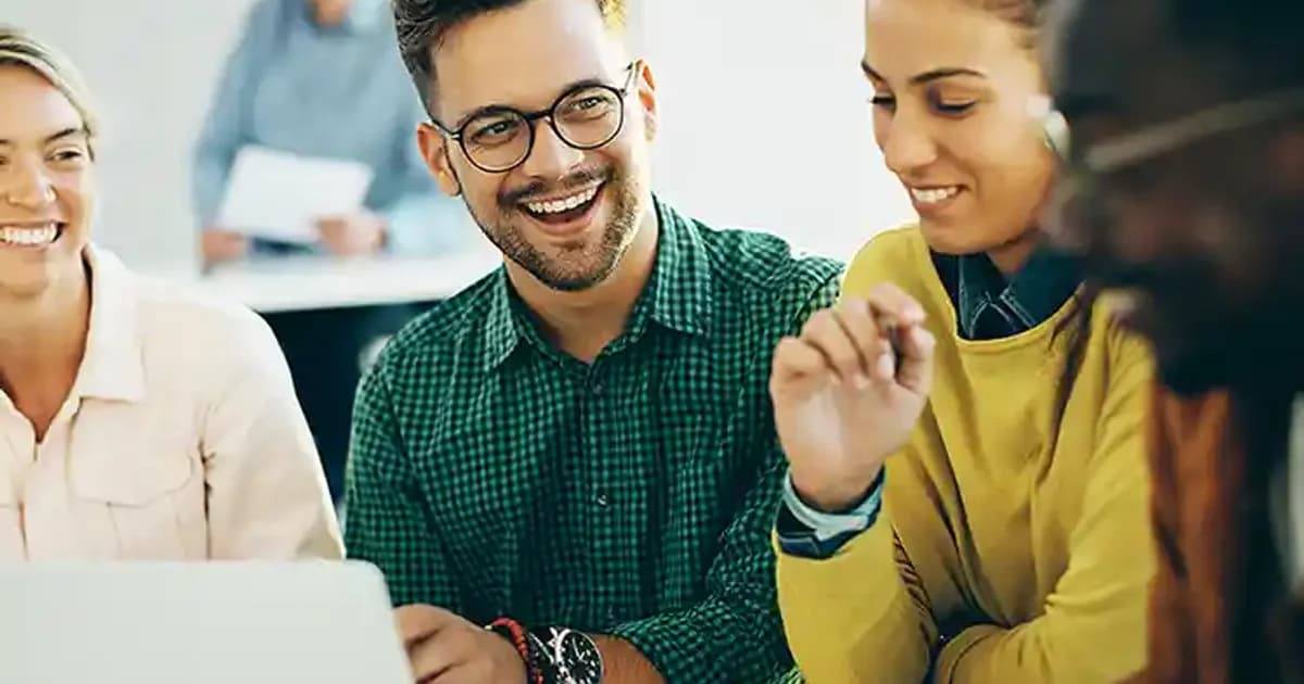 Mestrado nos EUA chega a custar mais de US$ 70 mil por ano e trabalho após o curso tem regras rígidas