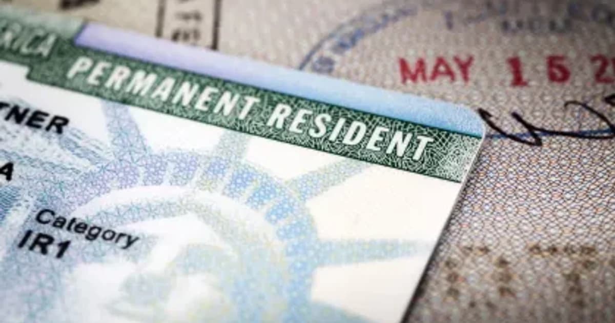 Green Card não acaba na aprovação: o que o governo dos EUA observa para manter a residência permanente