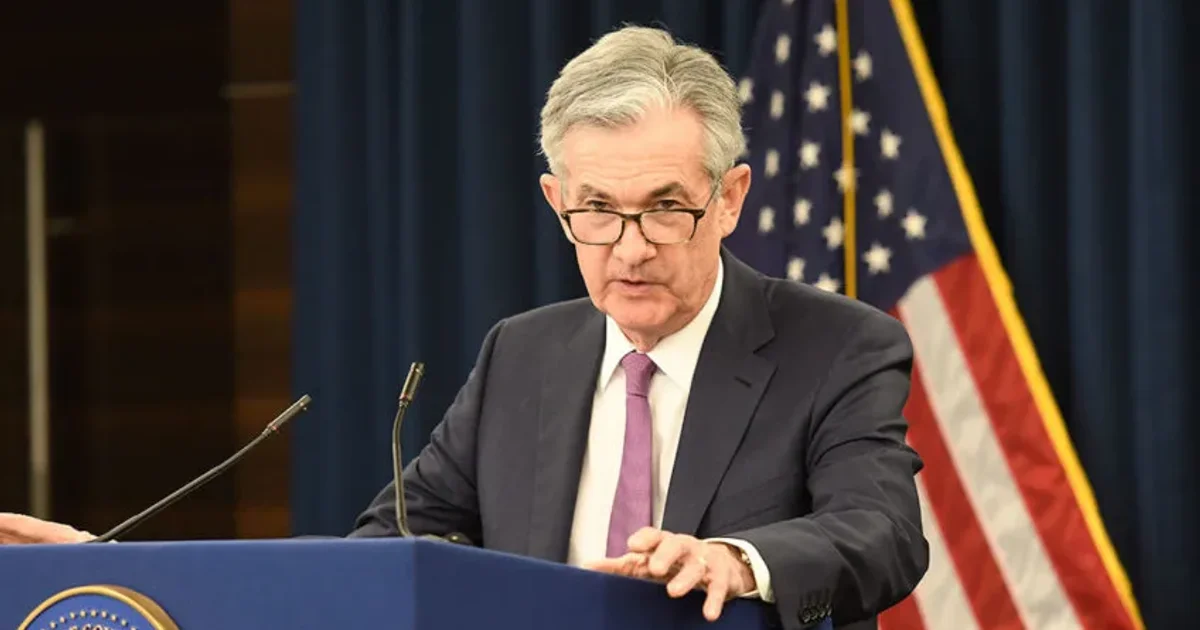 Powell disse que o Fed vai “esperar para ver” e a gasolina virou o primeiro termômetro da inflação