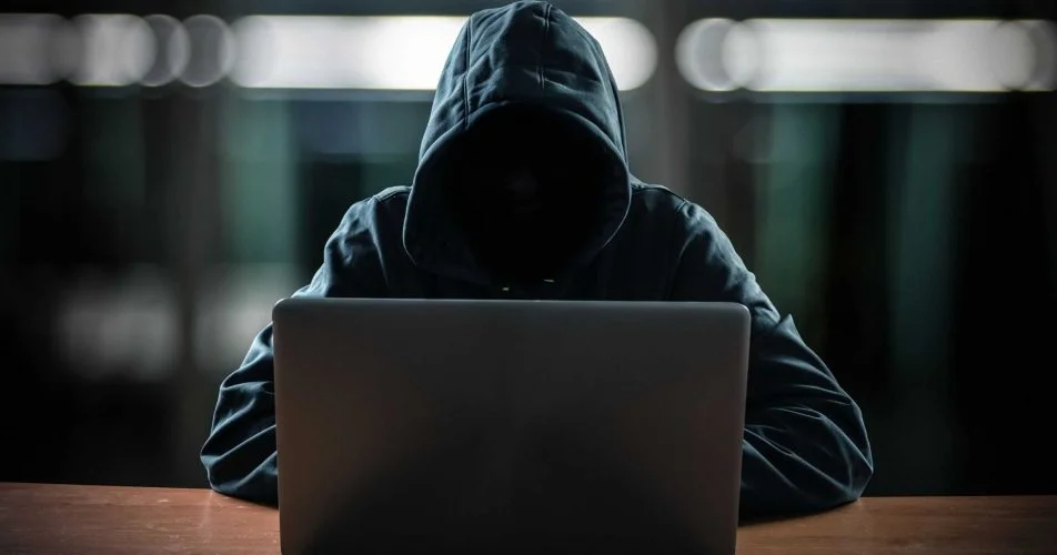 Americanos reportaram US$ 15,9 bilhões em perdas com golpes em 2025, maior valor já registrado