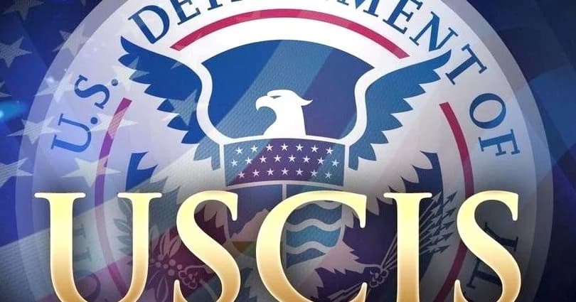 Ex-oficial do USCIS é acusado de vender aprovações de green card e cidadania por dinheiro