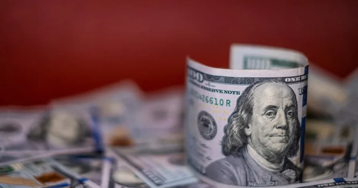 Dólar cai e Bolsa sobe após Trump citar acordo para encerrar conflito com o Irã