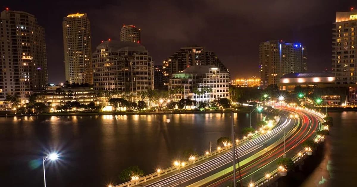 Miami não é só férias: a cidade virou uma decisão de salário, imposto e patrimônio