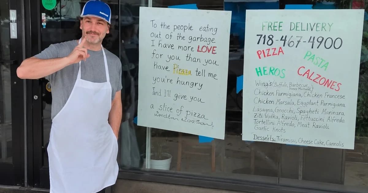 Dono de pizzaria vê idosa pegar comida do lixo e passa a oferecer pizza grátis no Bronx 2.