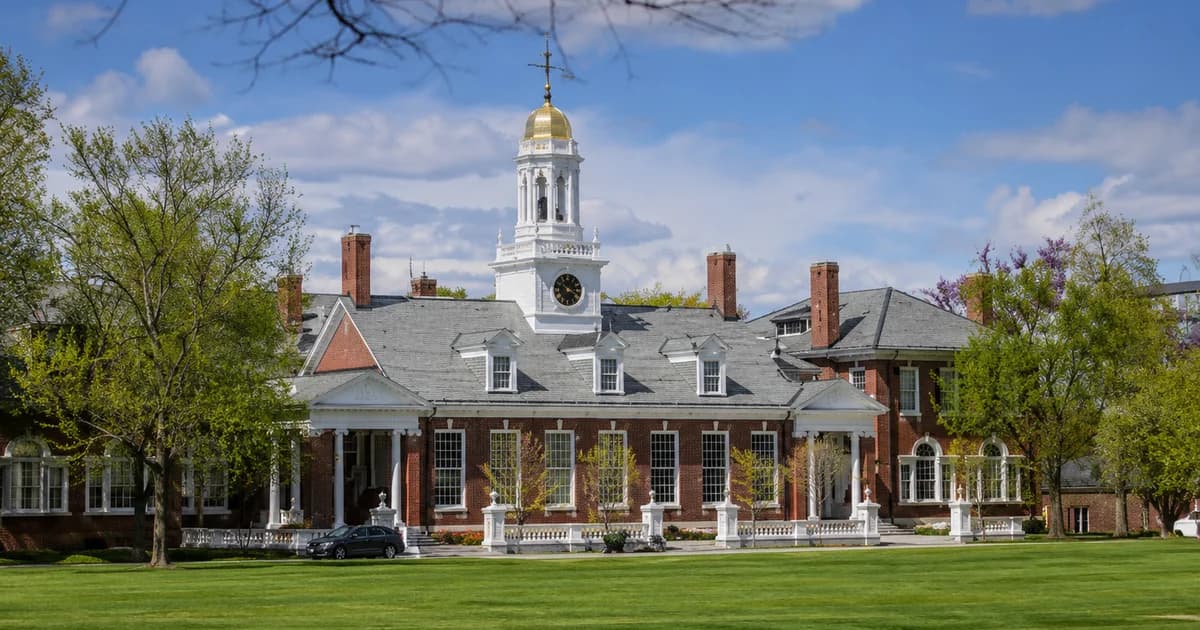 Feeder schools concentram acesso a Harvard e expõem o funil da elite educacional nos EUA